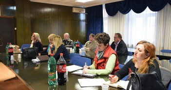 Помоћ стариjима и подршка нeзапослeнима