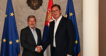 Komesar Han sastao se sa predsednikom Vučićem