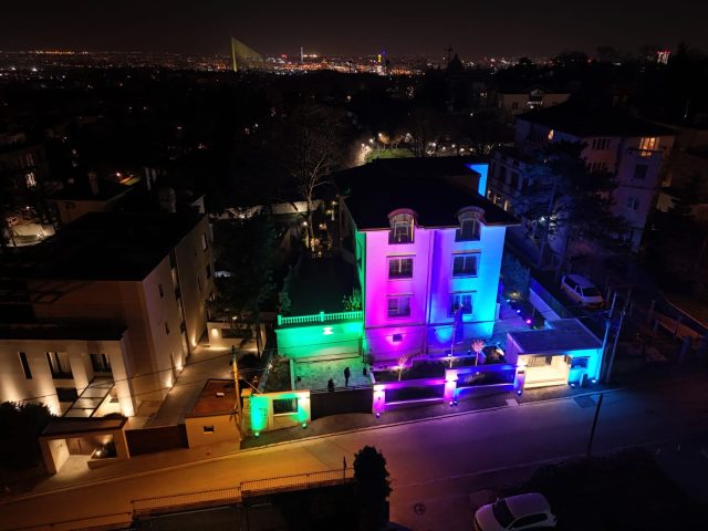 The EU ambassador’s residence in colours on the occasion of Rare Disease Day